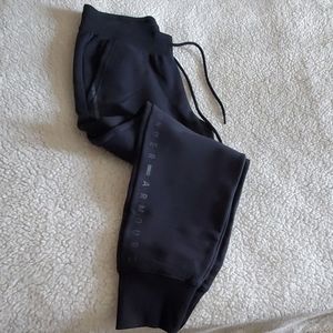 🖤 UA cuffed sweats 🖤